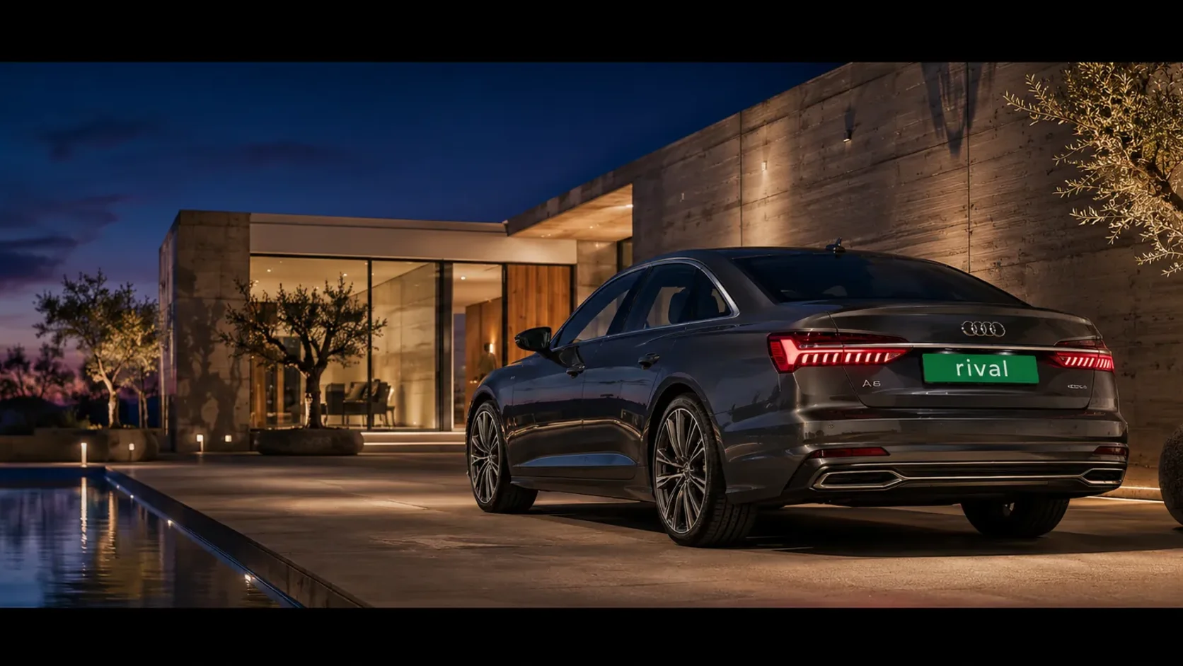 Tmavá Audi A6 s RIVAL ŠPZ pri luxusnej vile s bazénom a olivovníkom v noci, flagship hero photo